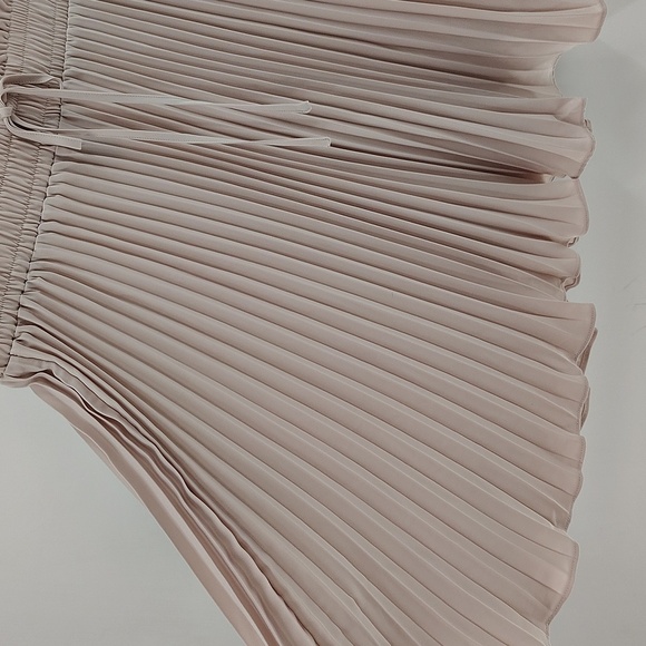 H&M Beige Accordion Skirt Size 8 Flowy Faux Tie Front Elastic Stretch  Waist - Picture 4 of 8